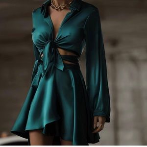 Set: blouse and wrap skirt. One size